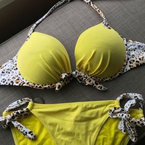 Victoria’s Secret bikini set